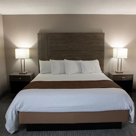 Lomira Inn And Suites エクステリア 写真