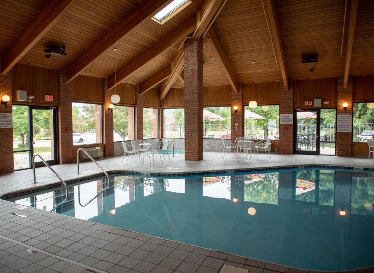 Lomira Inn And Suites エクステリア 写真
