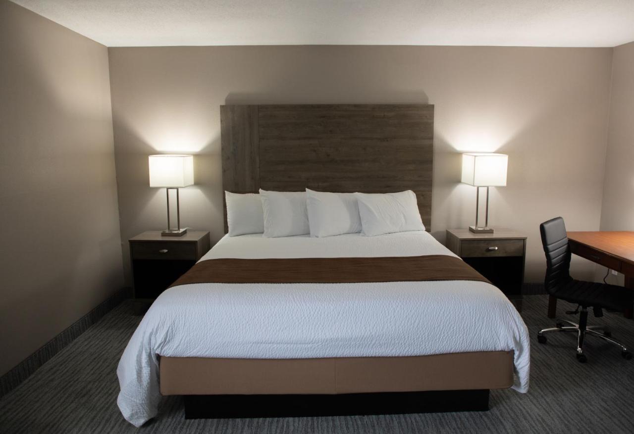Lomira Inn And Suites エクステリア 写真