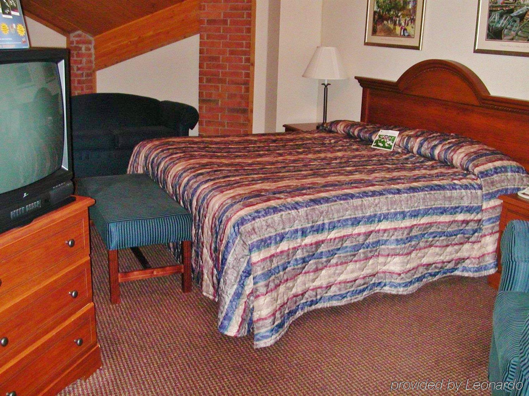 Lomira Inn And Suites エクステリア 写真