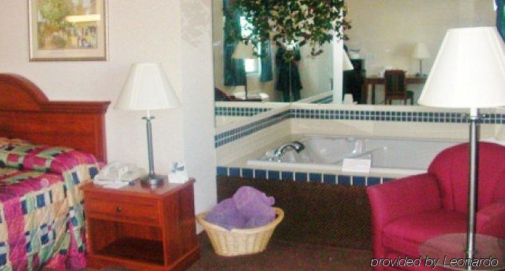 Lomira Inn And Suites エクステリア 写真