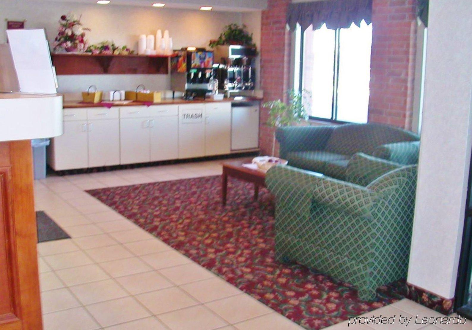 Lomira Inn And Suites エクステリア 写真
