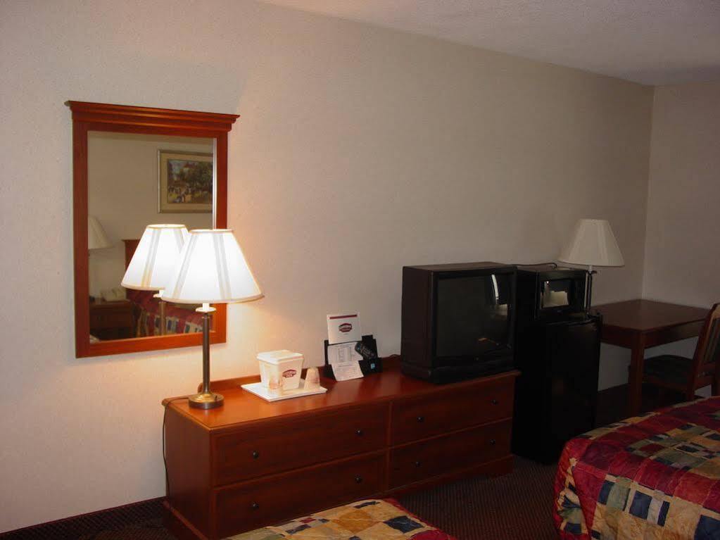Lomira Inn And Suites エクステリア 写真