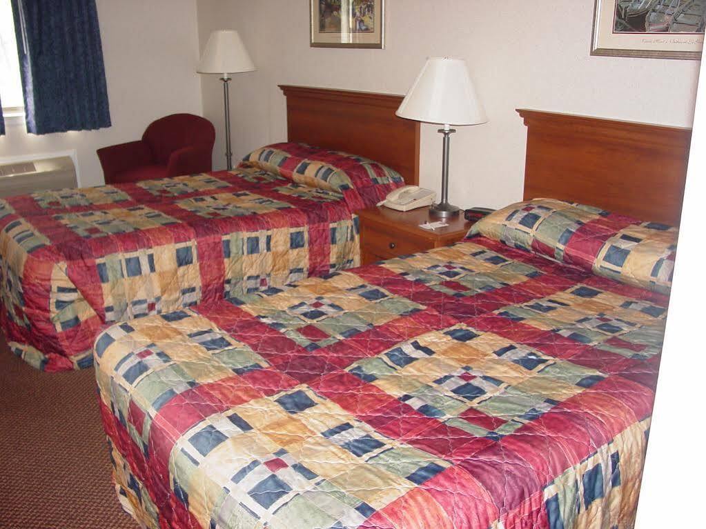 Lomira Inn And Suites エクステリア 写真