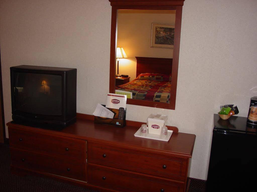 Lomira Inn And Suites エクステリア 写真