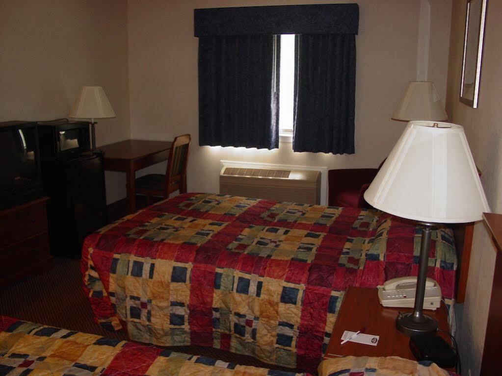 Lomira Inn And Suites エクステリア 写真